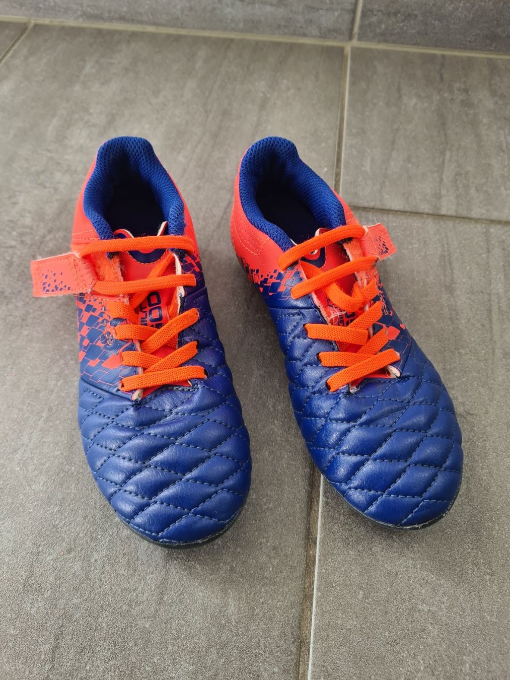 Schuhe für Jungen: Fussballschuhe Kipsta Gr.31 – Gebraucht aus Mezzovico von maemy