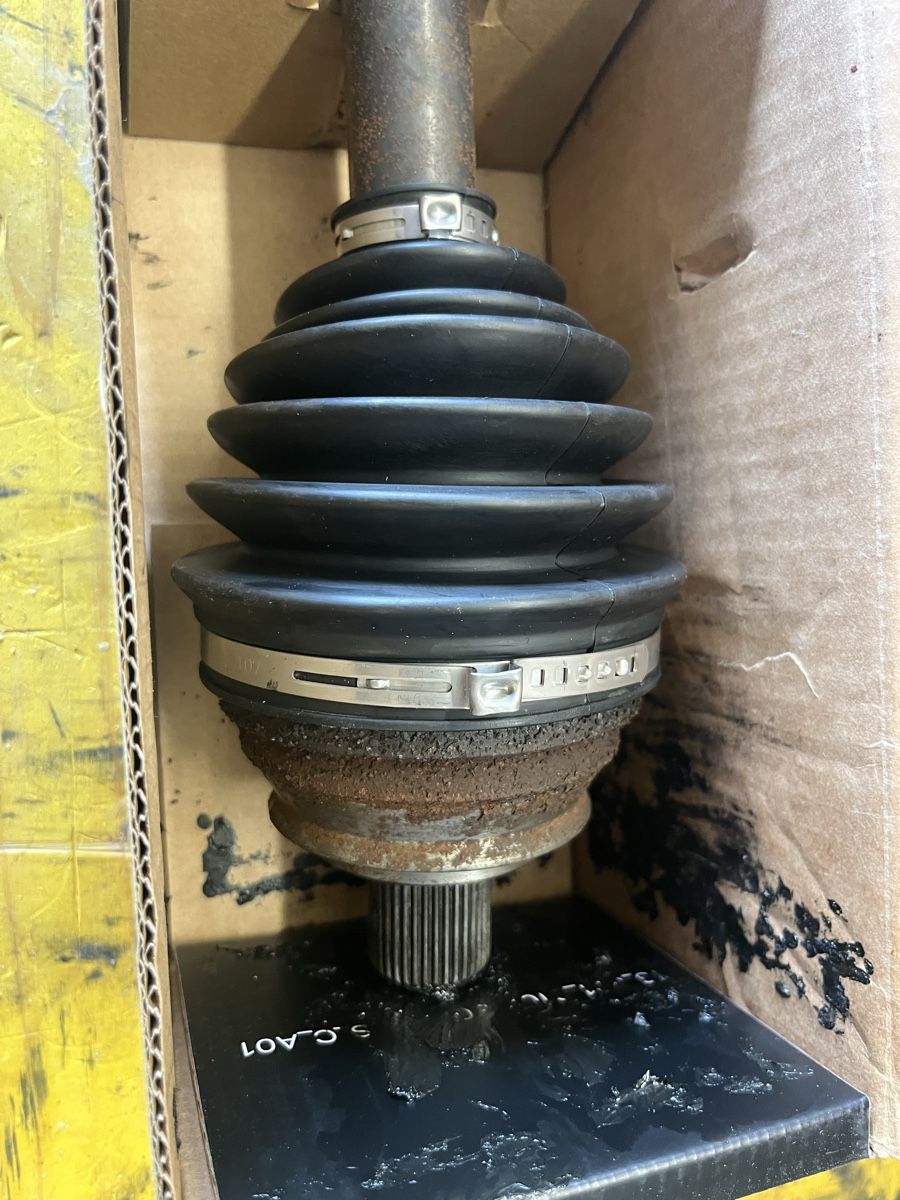 VW Tutti pezzi di ricambio auto: VW T4 Antriebswelle – Nuovo (secondo la descrizione) da Schaffhausen venduto da nik_w8sw 1