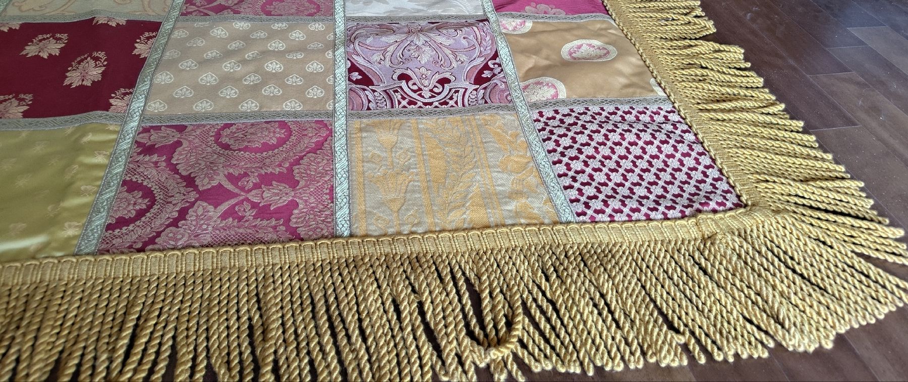Tissus: Copritavolo Sartoriale Patchwork in Damasco e Broccato 1,3 m – Neuf (Voir description) à Lugano par fbo_82wg
