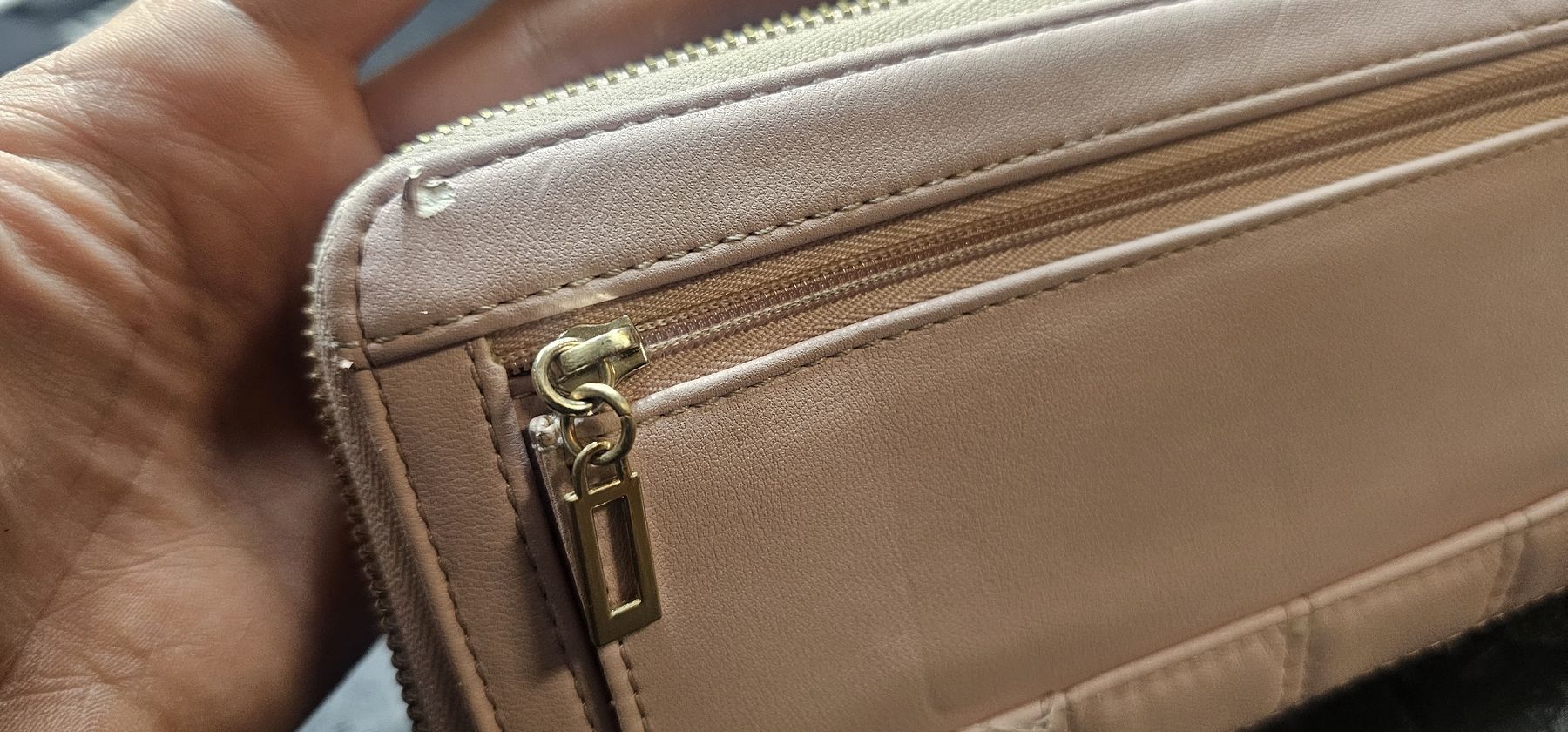 Guess Cover & Protezioni schermo: Guess Portemonnaie / Brieftasche – Usato da Lyss venduto da Tigaslopezzz 4