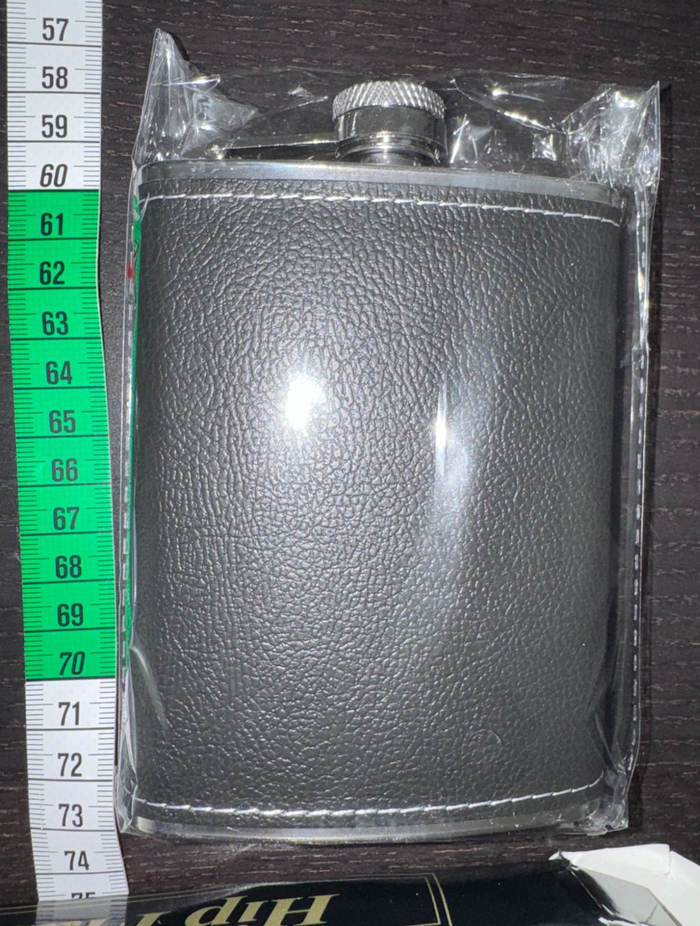 Altro: edler Flachmann, 7 oz, hip flask, schwarzer Kunstleder – Nuovo e nell'imballaggio originale da Winterthur venduto da YaV 1