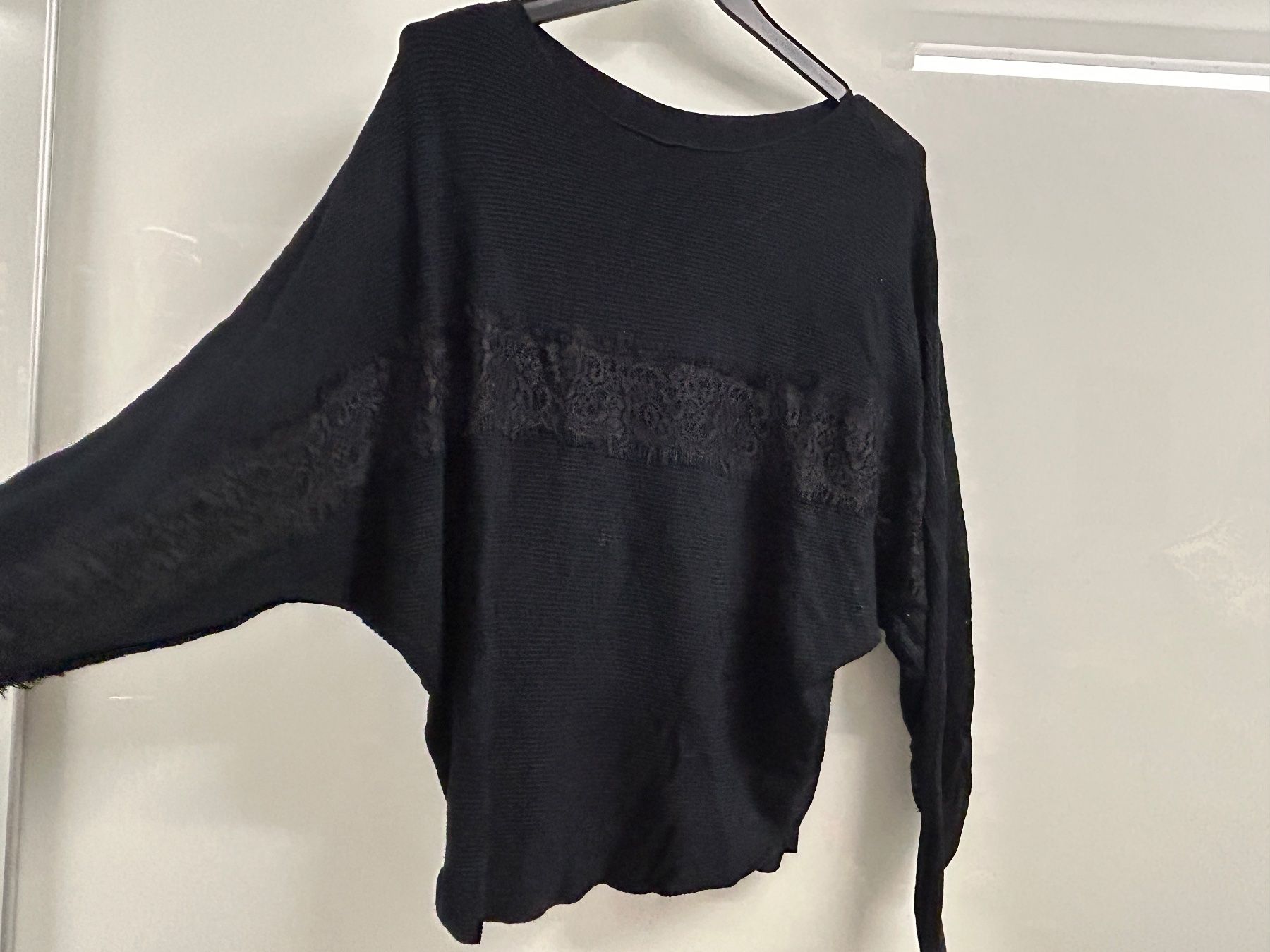 Maglioni & Felpe: Fledermaus Ärmel schwarze Pullover mit Spitze One Size Neu – Nuovo e nell'imballaggio originale da Regensdorf venduto da Spyke55 1