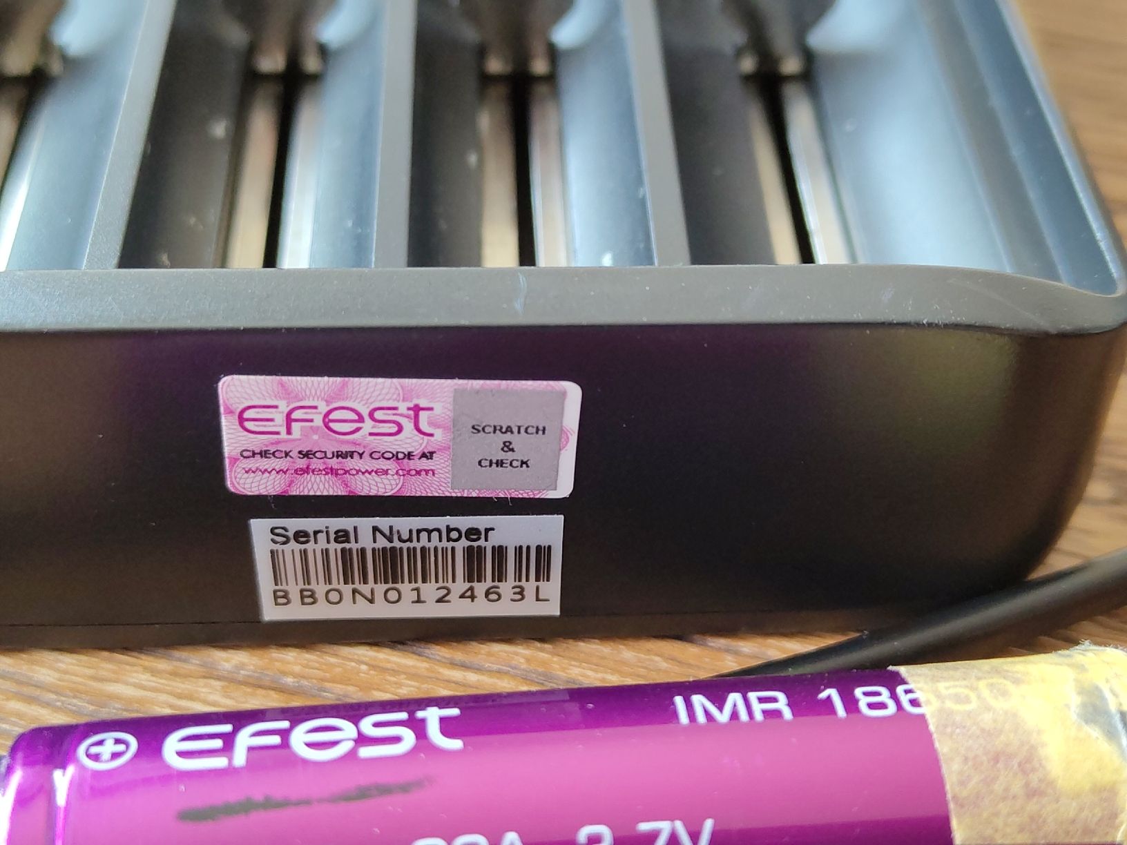 Akkus & Batterien: Efest Akkus und Ladegerät Set E-Zigarette – Gebraucht aus Neuchâtel von ilj_9tbg 1