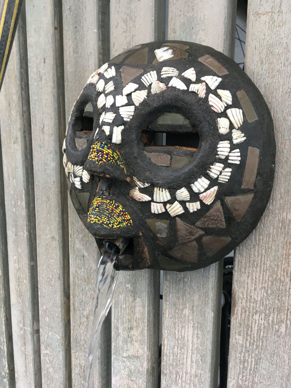 Arte internazionale: Afrika Maske als Wasserbrunnen – Usato da Rheineck venduto da emma.gut