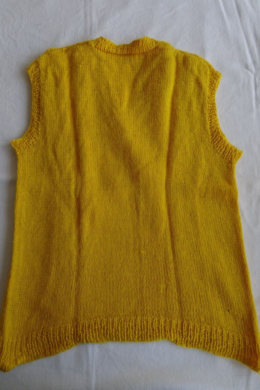 Maglioni & Felpe: gelber Pullunder handgestrickt ca. Gr. S – Usato da Strengelbach venduto da schmetterling20 2