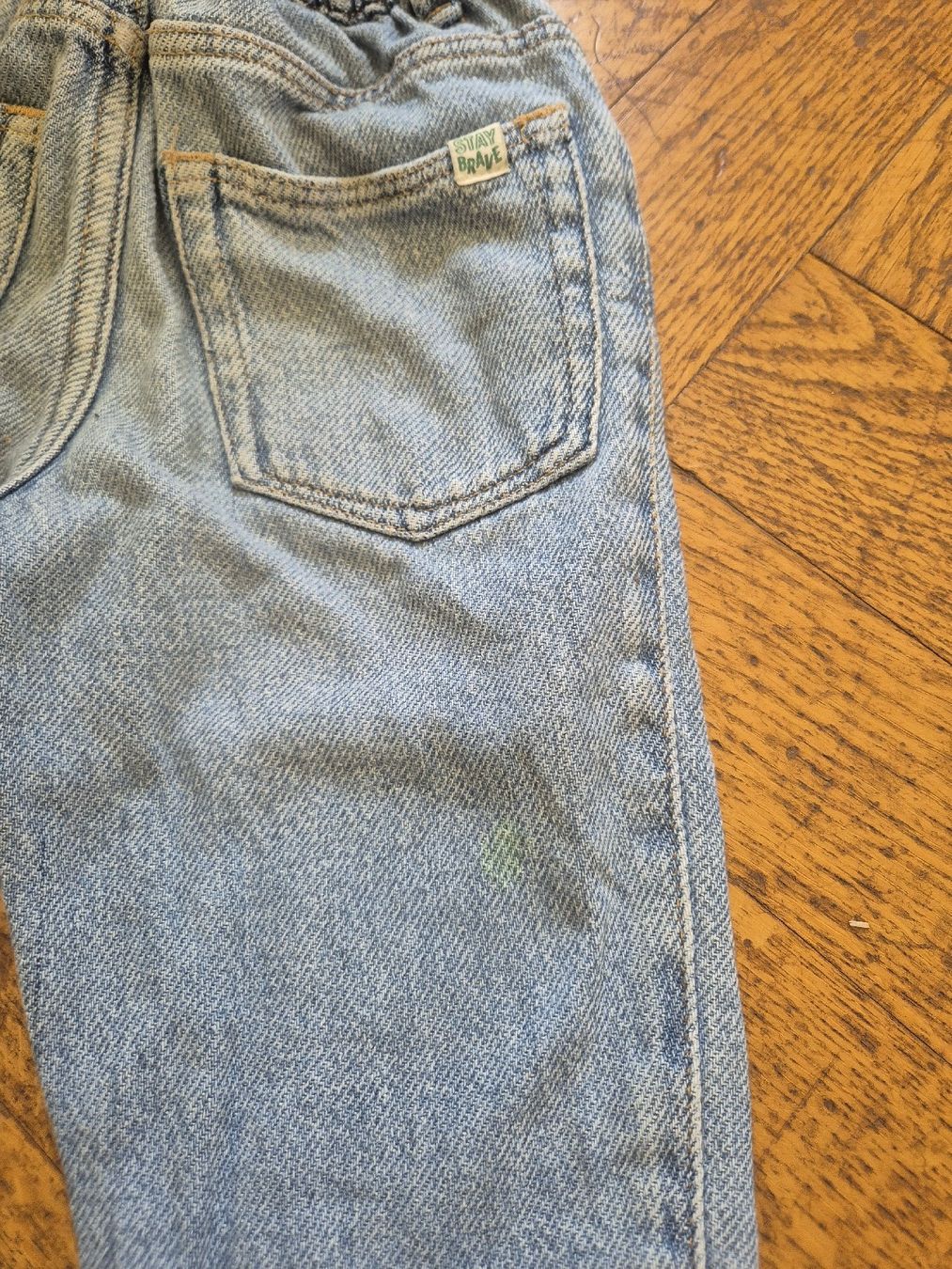 Ensembles coordonnés: Lot 2 jeans enfant taille 92 – D'occasion à Yverdon-les-Bains par somiou 2