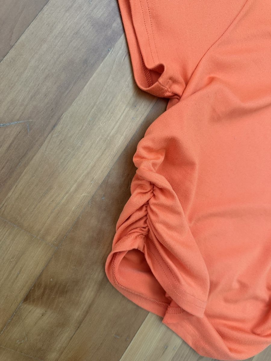 Shein T-shirts: oranges Tshirt – Neuf (Voir description) à Romanshorn par ila_2nzf 2