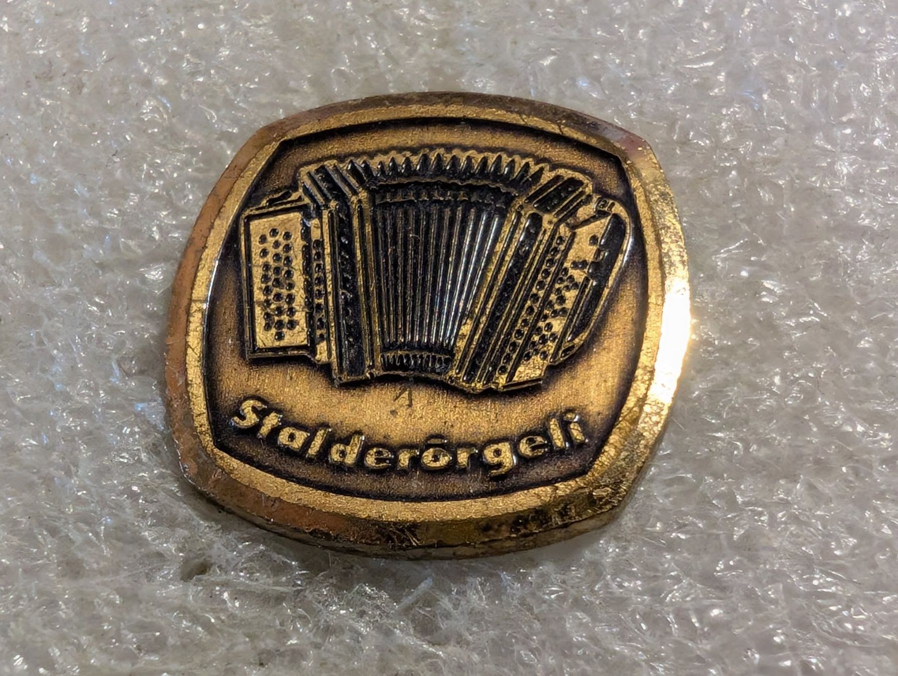 Placchette & Badge: Ansteckpin 81: Stalderörgeli – Usato da Oppligen venduto da Pin-Fall-Shop