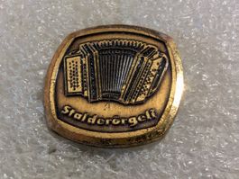Ansteckpin 81: Stalderörgeli
