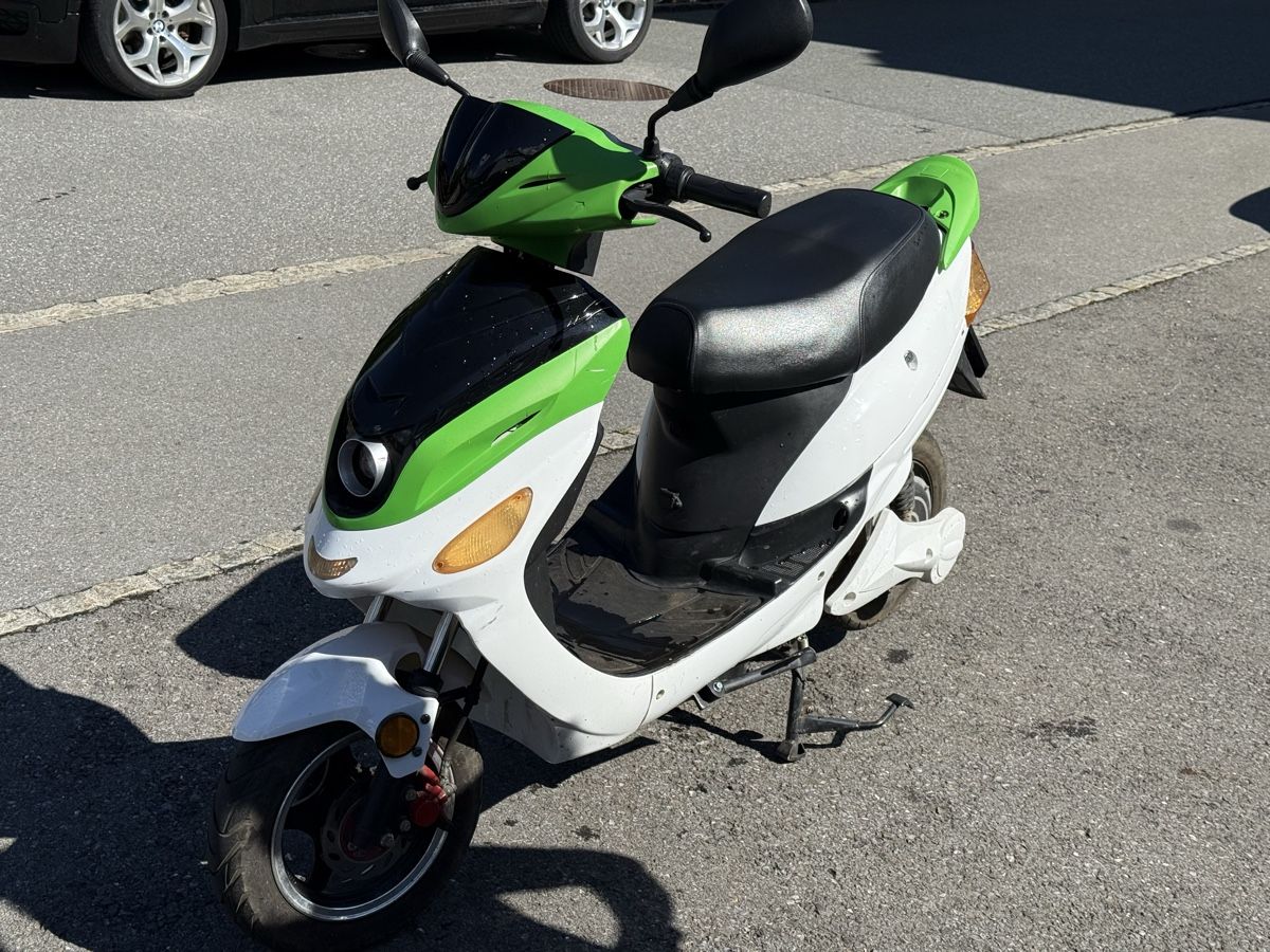 Yadea Scooter: E Roller Yadea Yd 1200D – Usato da Buchs SG venduto da Liana2016 1