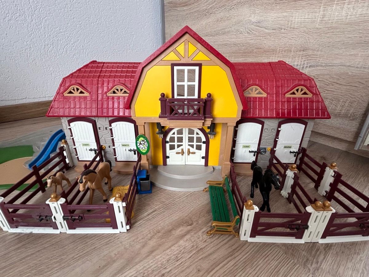 Playmobil Giocattoli: Grosser Reiterhof Playmobil – Usato da Othmarsingen venduto da milanac1
