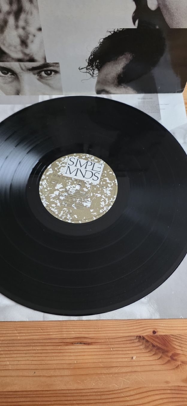 Dischi in vinile: Simple Minds "Once Upon a Time  1985 Vg,Vg – Usato da Yvonand venduto da RF-VINYL 2