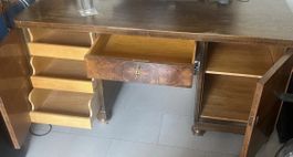 Eleganter Vintage-Schreibtisch aus Massivholz