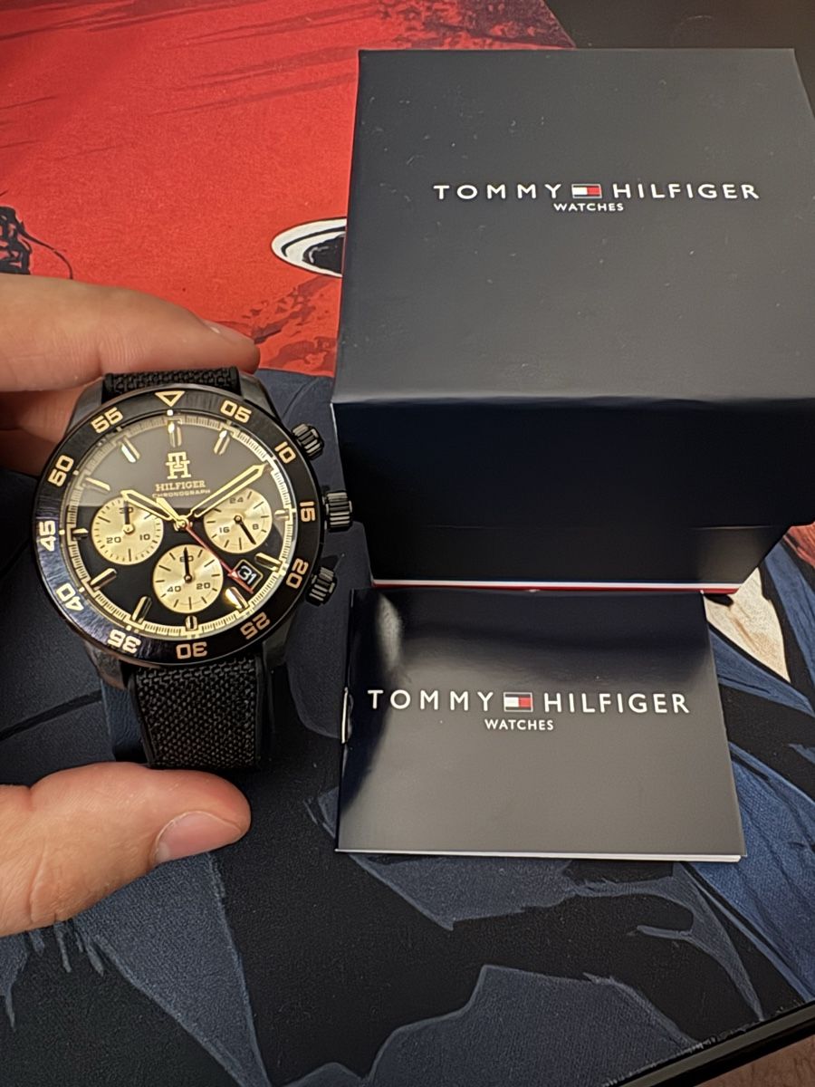 Tommy Hilfiger Orologi: Schwarzer Chronograf mit TH-Monogramm – Nuovo (secondo la descrizione) da Frick venduto da ser_j79m