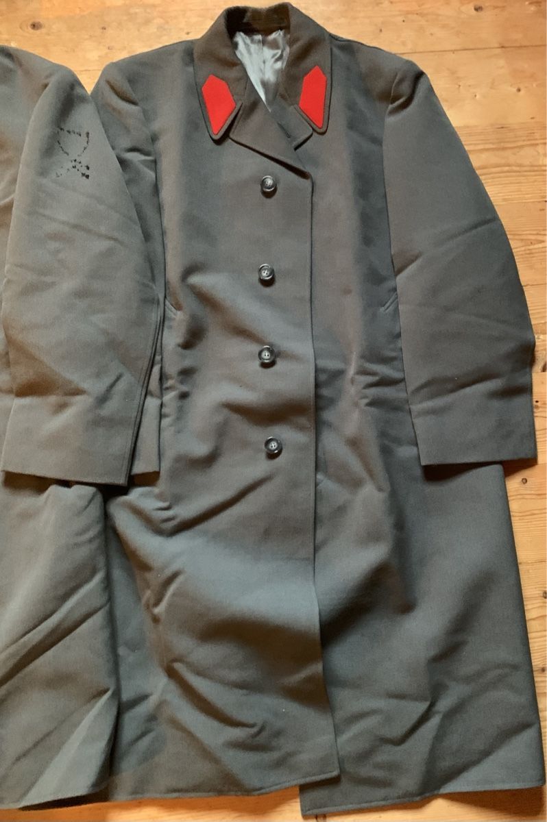 Uniformes: 2 Mäntel der Kantonspolizei Solothurn – D'occasion à Goldingen par Bergler012 1