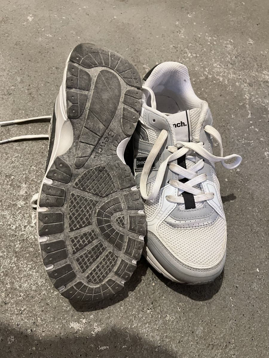 Scarpe da donna: Bench Turnschuh Grösse 37 – Usato da Glarus venduto da Kathrin-1988 2