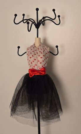 Hübscher Schmuckständer im Tutu-Design