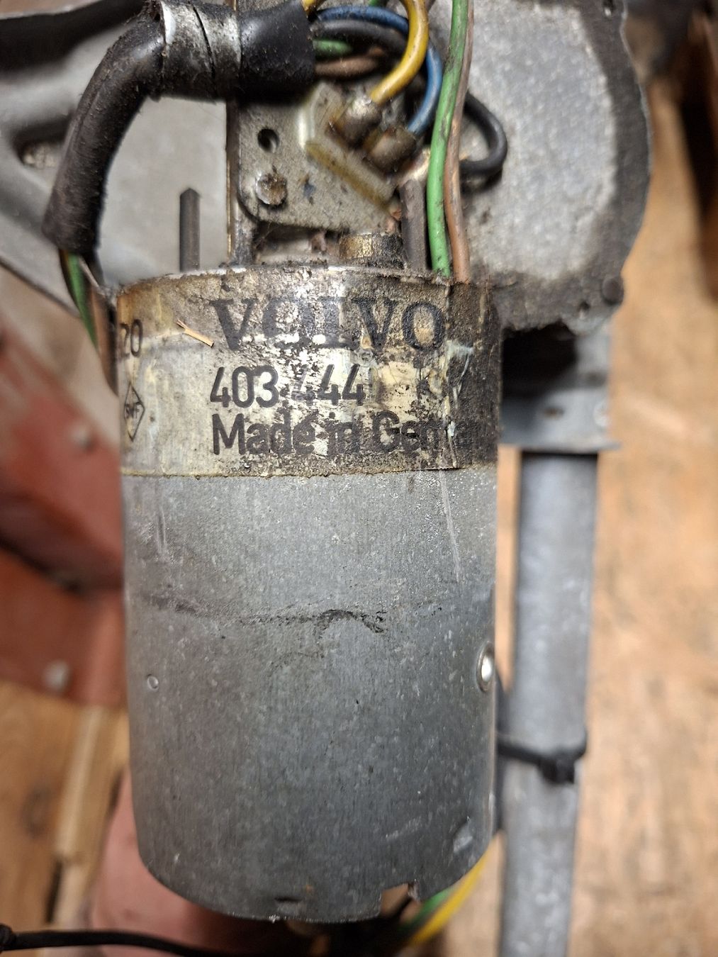 Volvo Tutti pezzi di ricambio auto: Volvo 700 oder 900 Scheibenwischergestänge – Usato da Ermensee venduto da volvo-Turbo 2