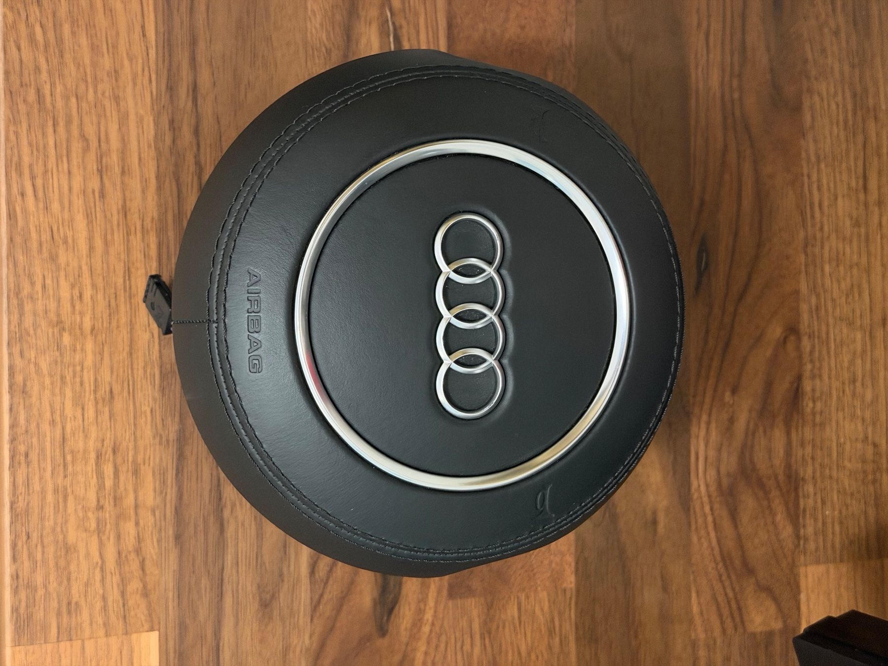 Audi Tutti pezzi di ricambio auto: Airbagmodul Audi A/S8 D4.5 4H beledert – Usato da Grenchen venduto da ste_w59c