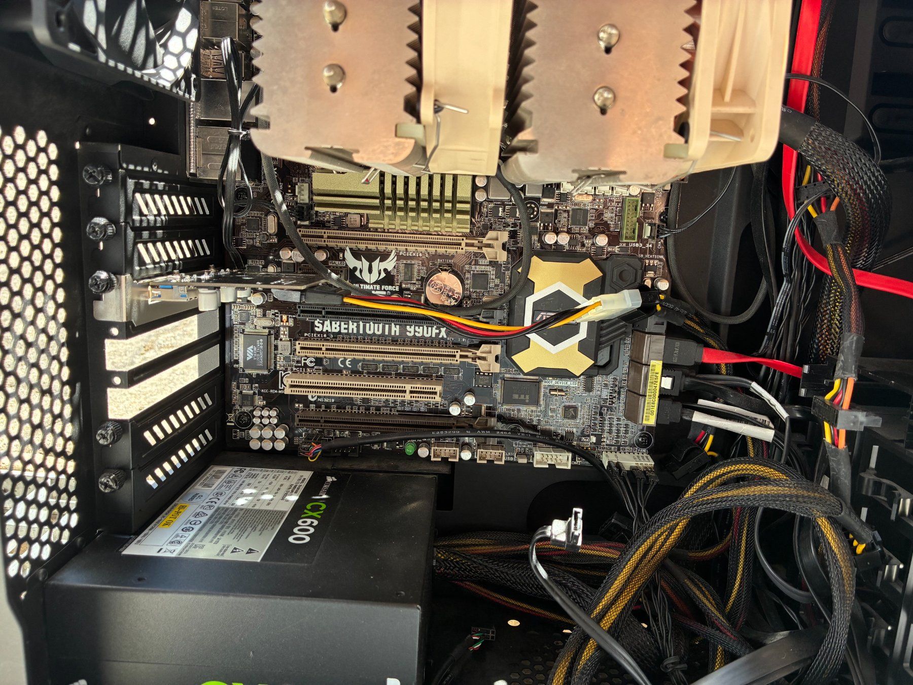 PC: PC ohne Grafikkarte und Festplatte – Usato da Kloten venduto da Photo_Fan 2