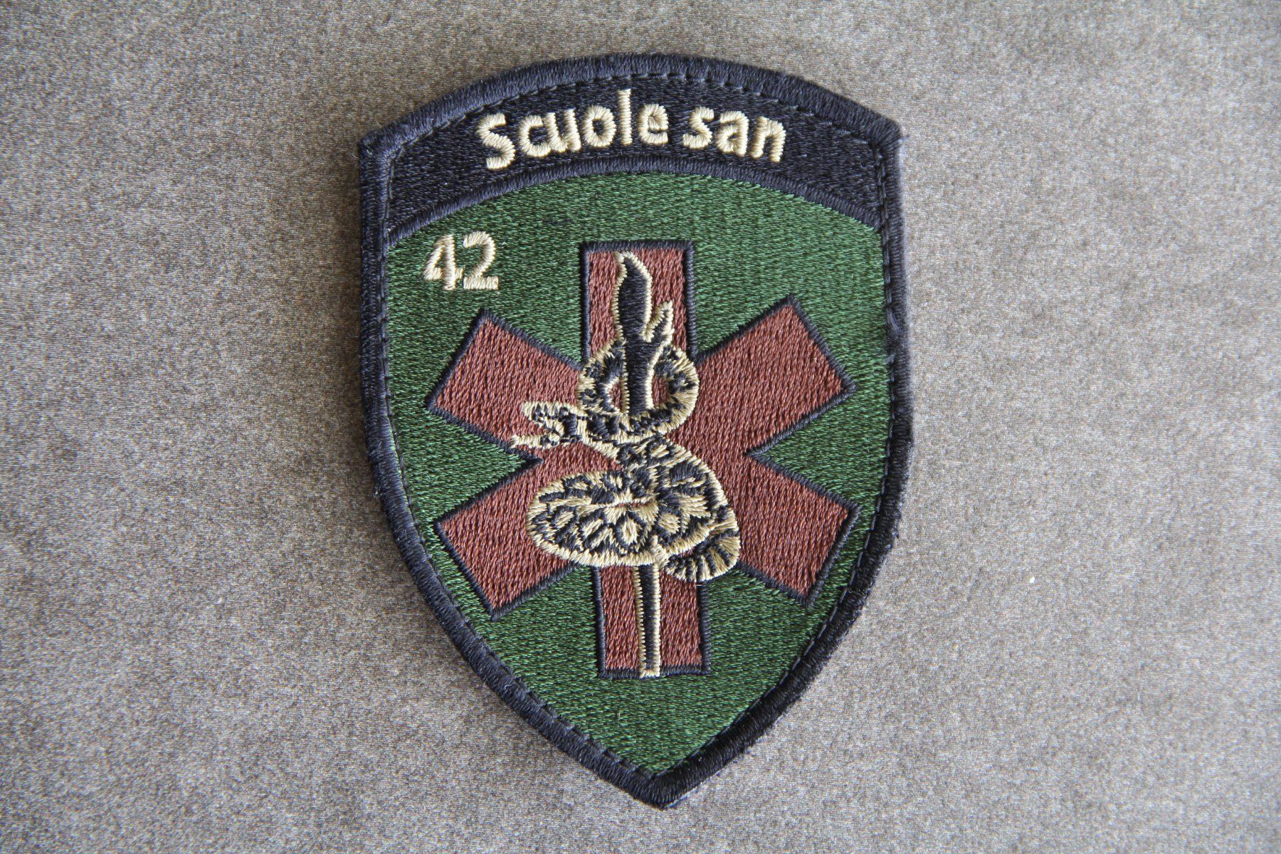Schweizer Armee Placchette & Badge: Scuole san 42, Badge mit Klett – Usato da Belp venduto da Tomsek