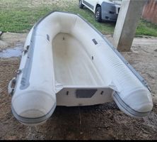 Ruderboot Motorboot Schlauchboot Festboden