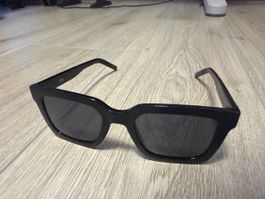 Sonnenbrille Hugo + Case und Mikrofasertuch