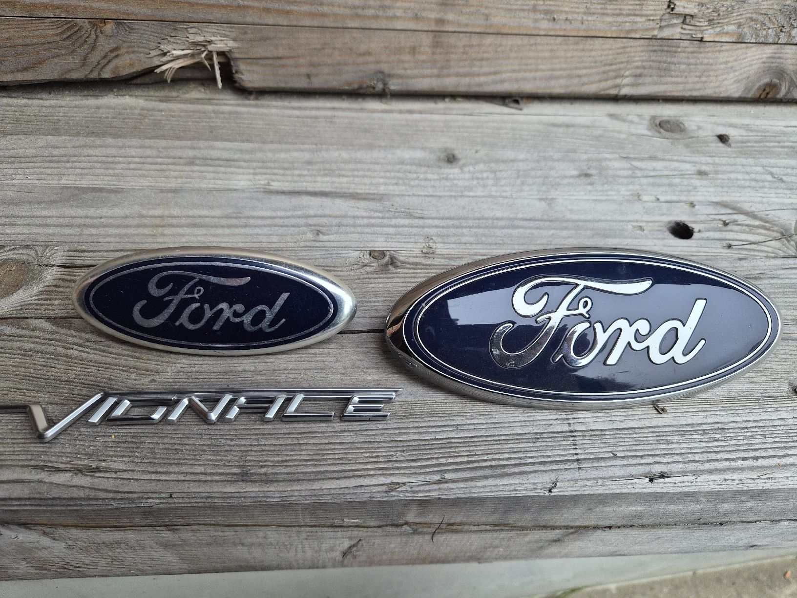 Ford Tutti pezzi di ricambio auto: Ford Vignale Emblem, Originalteil, – Usato da Welschenrohr venduto da Fenn-60