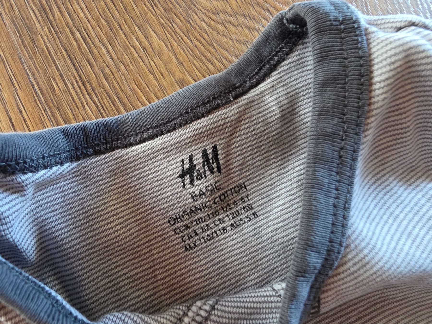 H&M Chemises, T-shirts & Polos: Langarmshirt, Longsleeve H&M Gr. 110 – D'occasion à Nebikon par Japostyle 1