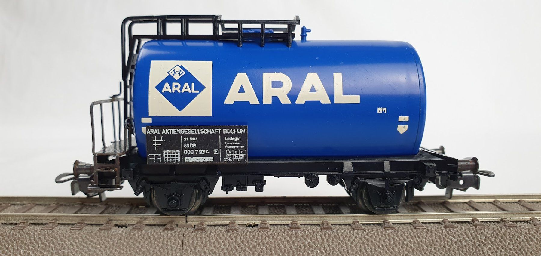 Märklin Modellini di ferrovie: Märklin 4646 DB Kesselwagen "ARAL" , Version: 1977 – Usato da Seon venduto da voAllBah