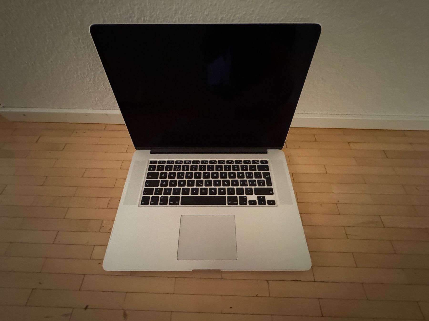 Apple Notebooks: MacBook Pro 15 Zoll – Defekt aus Adliswil von Busys