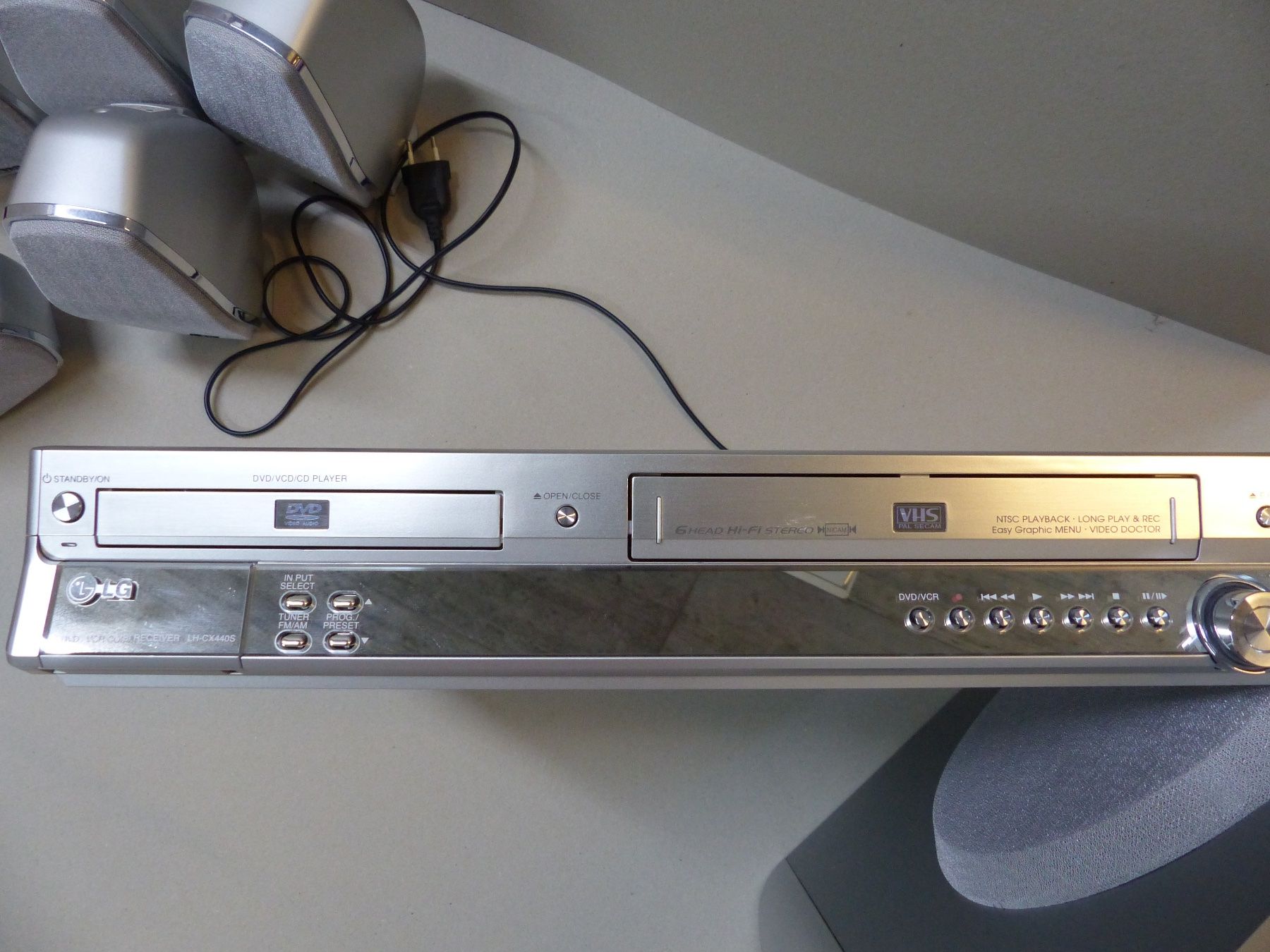 LG Lettore multimediale & Streamer: LG Sound System mit VHS und DVD Recorder – Usato da Bözen venduto da Peperoni61 4