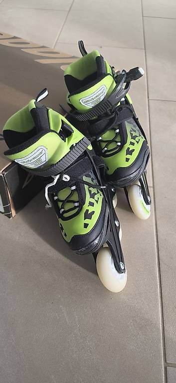 Inline-Skating & Rollschuhe: Rollerblade Bladerunner mit Leuchtrollen Gr. 29-33 – Gebraucht aus Rubigen von Sabsani 3