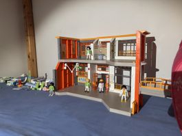 Playmobil Spital Set mit Zubehör und Figuren guter Zustand