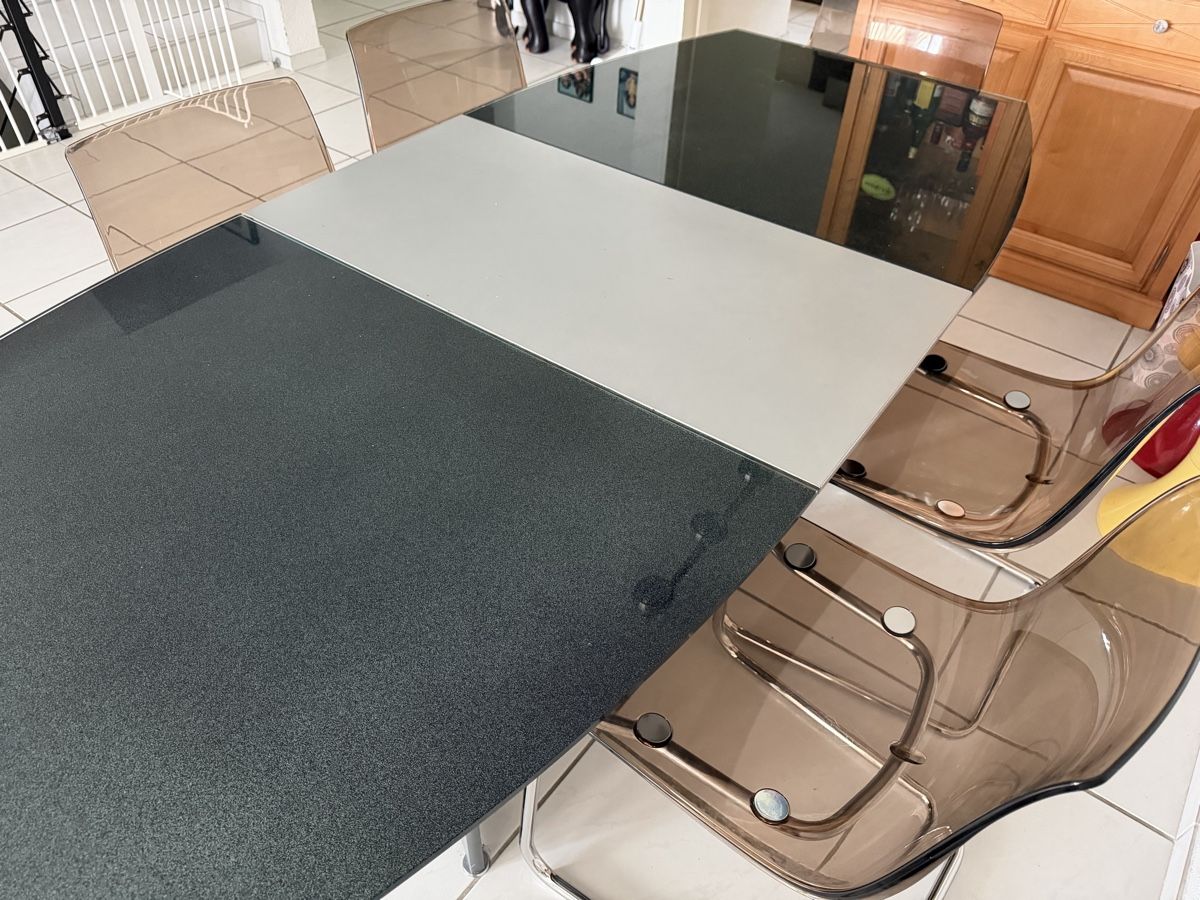 Tischset: Glass Esstisch mit 4 Stühlen – Gebraucht aus Uznach von netsale01