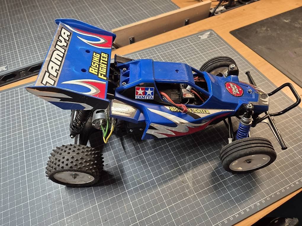 Tamiya Modellismo RC: Tamiya Rising Fighter ARTR – Usato da Münsingen venduto da Soerwer 2