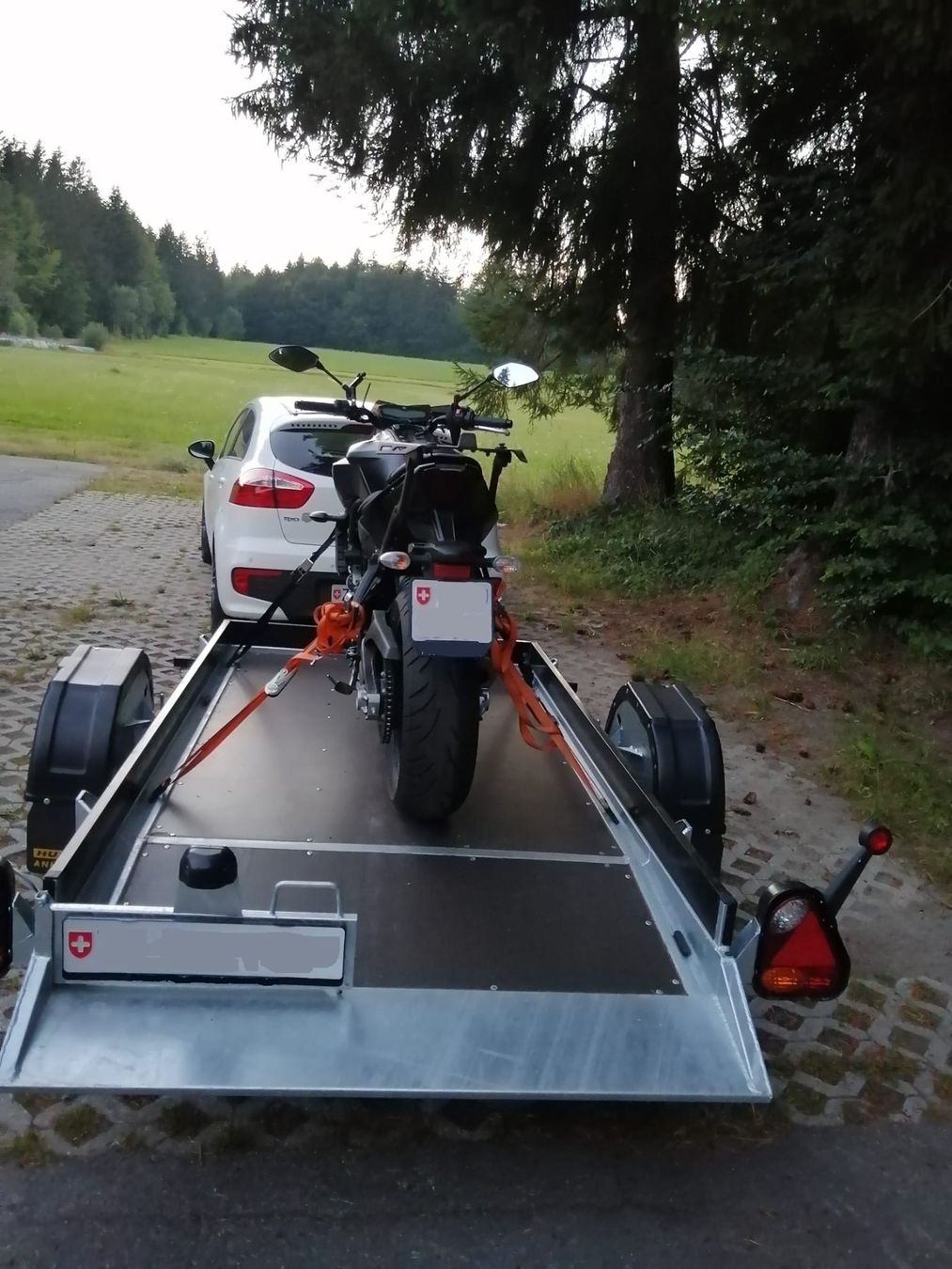 Rimorchi: Motorrad Anhänger Humer Liftomat – Usato da Zweidlen venduto da bassersdorf06 2