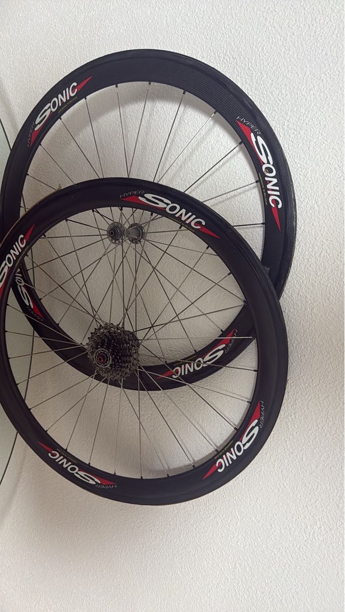 Pezzi di ricambio: Paire de roues Hyper Sonic carbone pour vélo de course – Usato da Soyhières venduto da Jura22