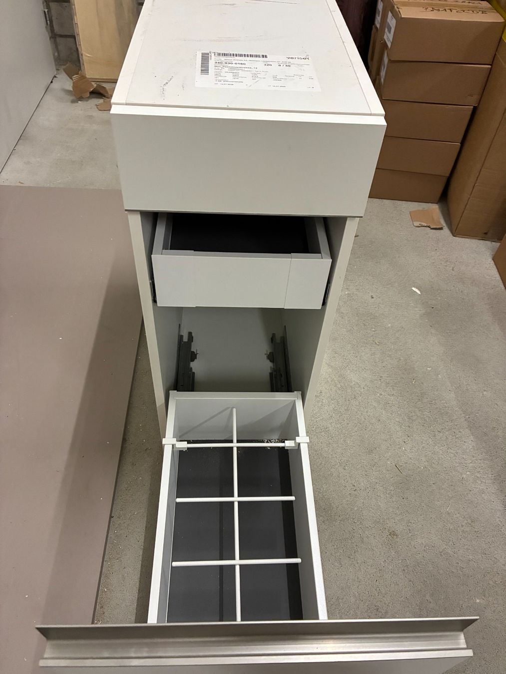Cucine complete: Unterbaumöbel mit Griffleiste inkl. Flaschenhalter – Usato da Wettingen venduto da Veriset_AG 2
