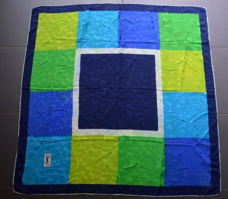 Seidentuch / foulard en soie Yves Saint Laurent