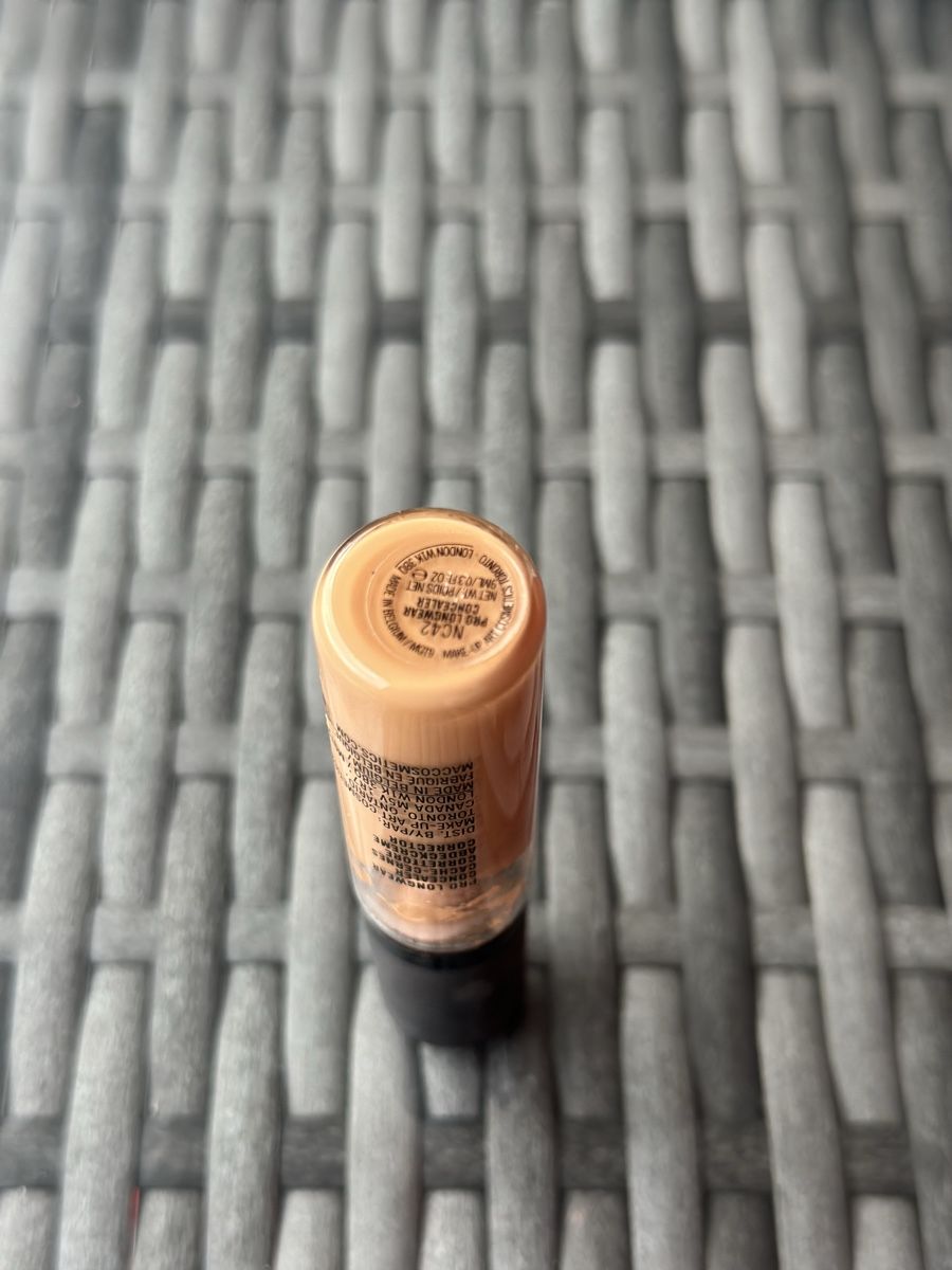 Make-up: MAC Pro Longwear Concealer – Usato da Luzern venduto da Mademoiselle_Poulain 1