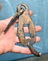 antiker, handgeschmiedeter Tür- oder Torriegel / Türhaspen
