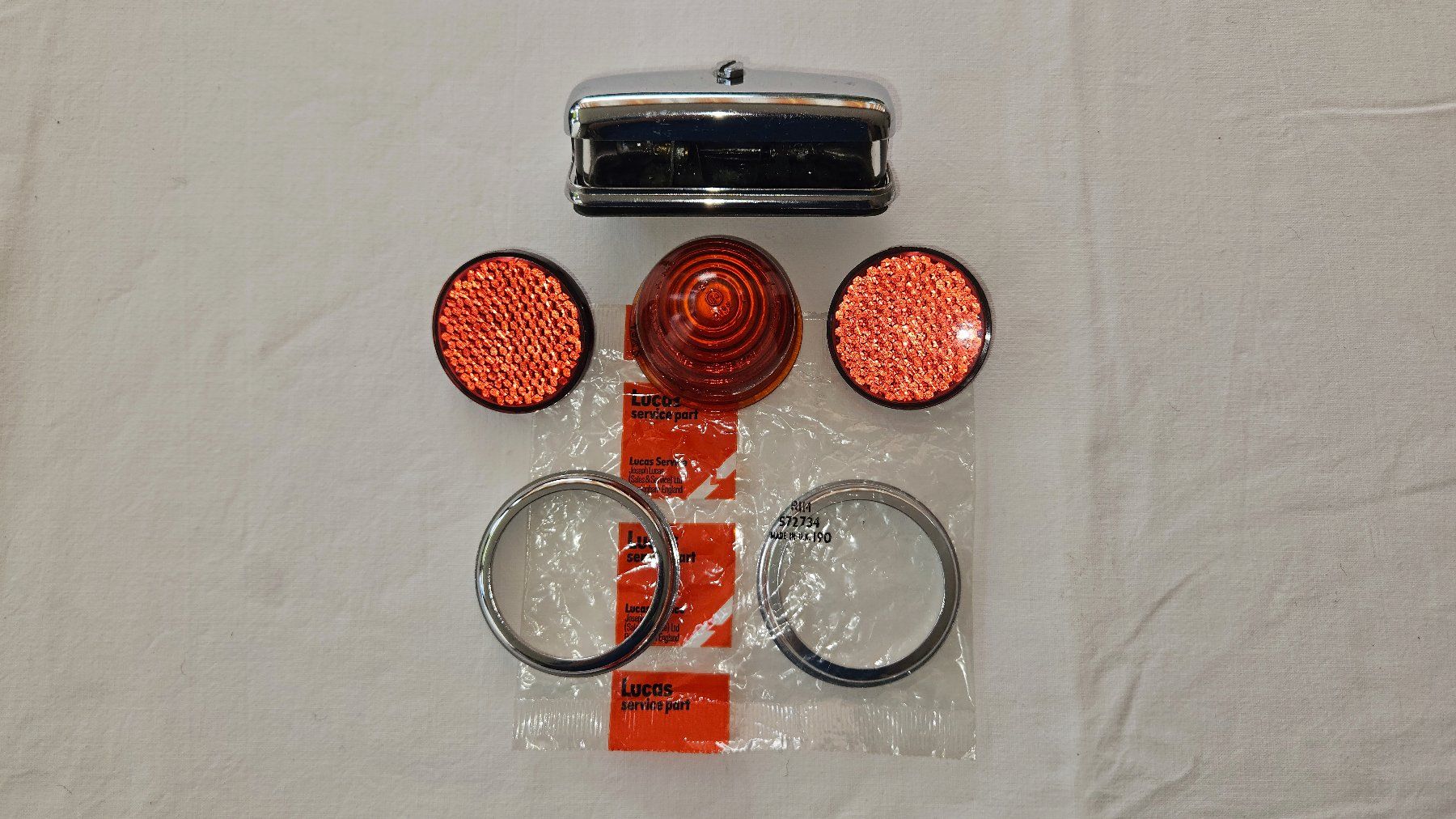 MG Toutes les pièces auto: MG / MGA Nummerbeleuchtung u. Blinkerglas rot – D'occasion à Birmenstorf AG par Airea 1