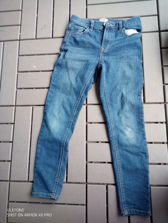 Kinder Jeans Gr. 140, neuwertig für den Frühling