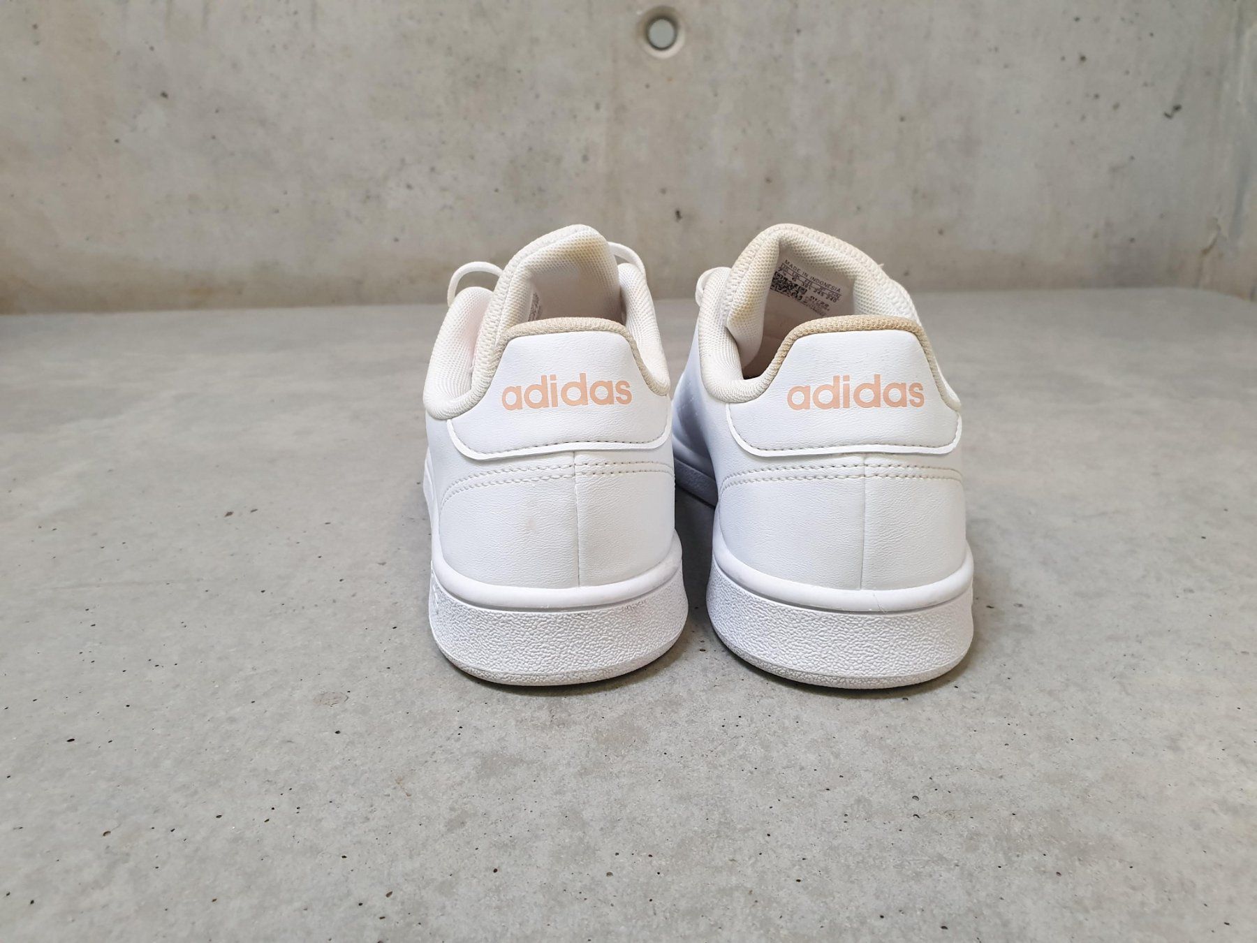 Adidas Scarpe da donna: Baskets Adidas Advantage Base 2.0, blanc, taille 39 1/3 – Usato da Fribourg venduto da fripons 2