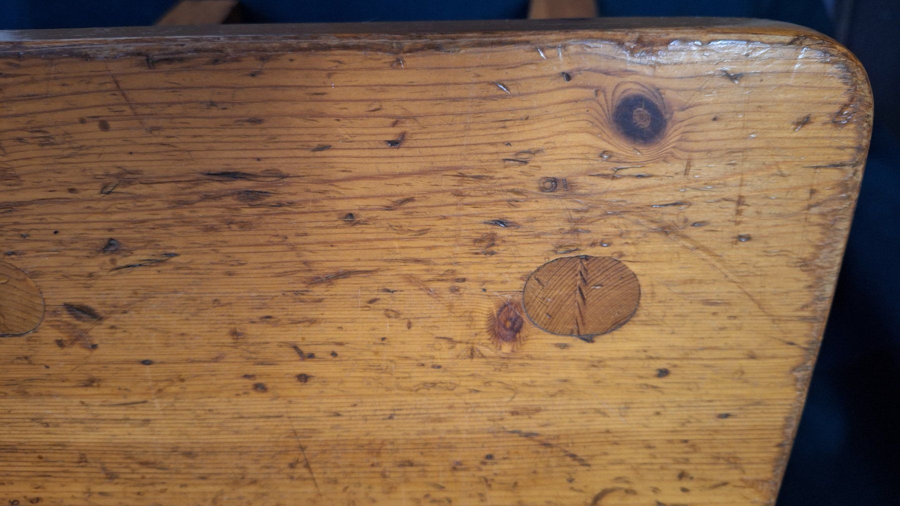 Articoli in legno: Vintage robuster Kieferholz Blumenhocker – Usato da Arlesheim venduto da shopradl 4