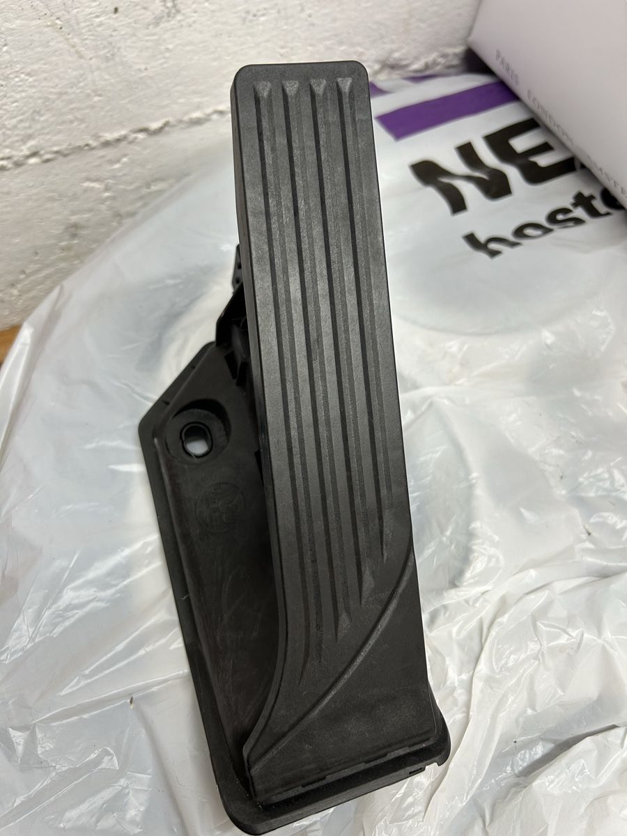 Alfa Romeo Tutti pezzi di ricambio auto: Alfa Romeo Stelvio Giulia Gaspedal Accelerator Pedal – Usato da Emmenbrücke venduto da draganmih85