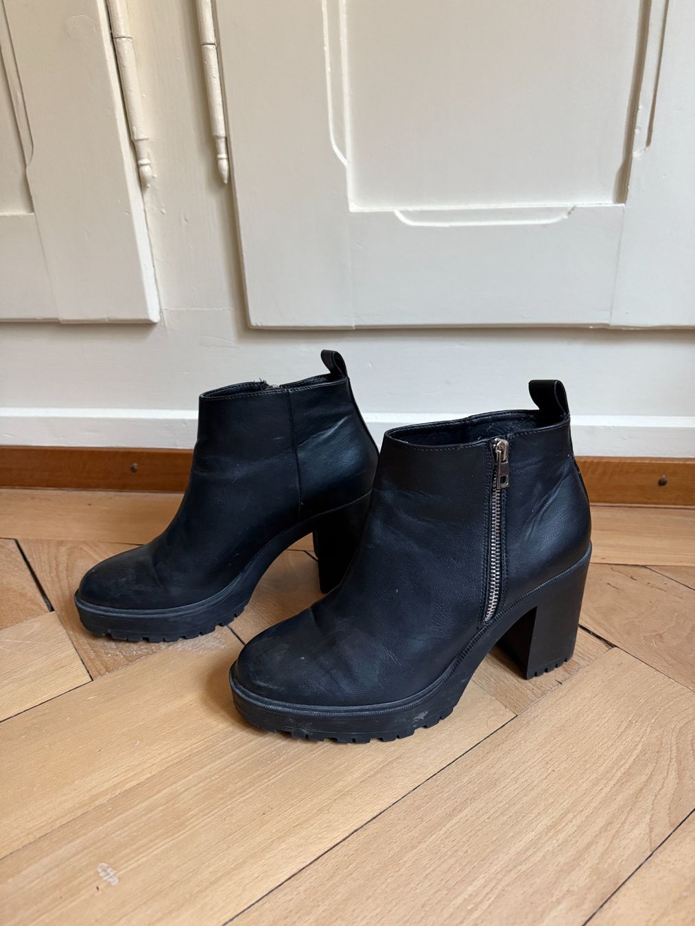 Mango Chaussures femmes: MANGO - Stiefelette schwarz 41 – D'occasion à Zürich par Diazaio