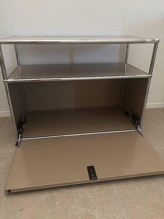 USM Cassettiere: Neuwertig USM Haller Beistelltisch Sidetable beige – Usato da Zürich venduto da car_9sdb 4