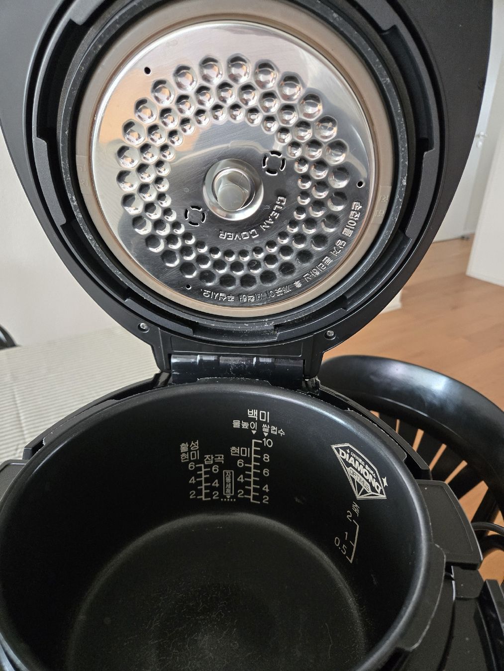 Pentole: Cuchen Electric Rice Cooker CJS-FA1002DV - Versatile! – Usato da Fällanden venduto da noa_mh8y 3
